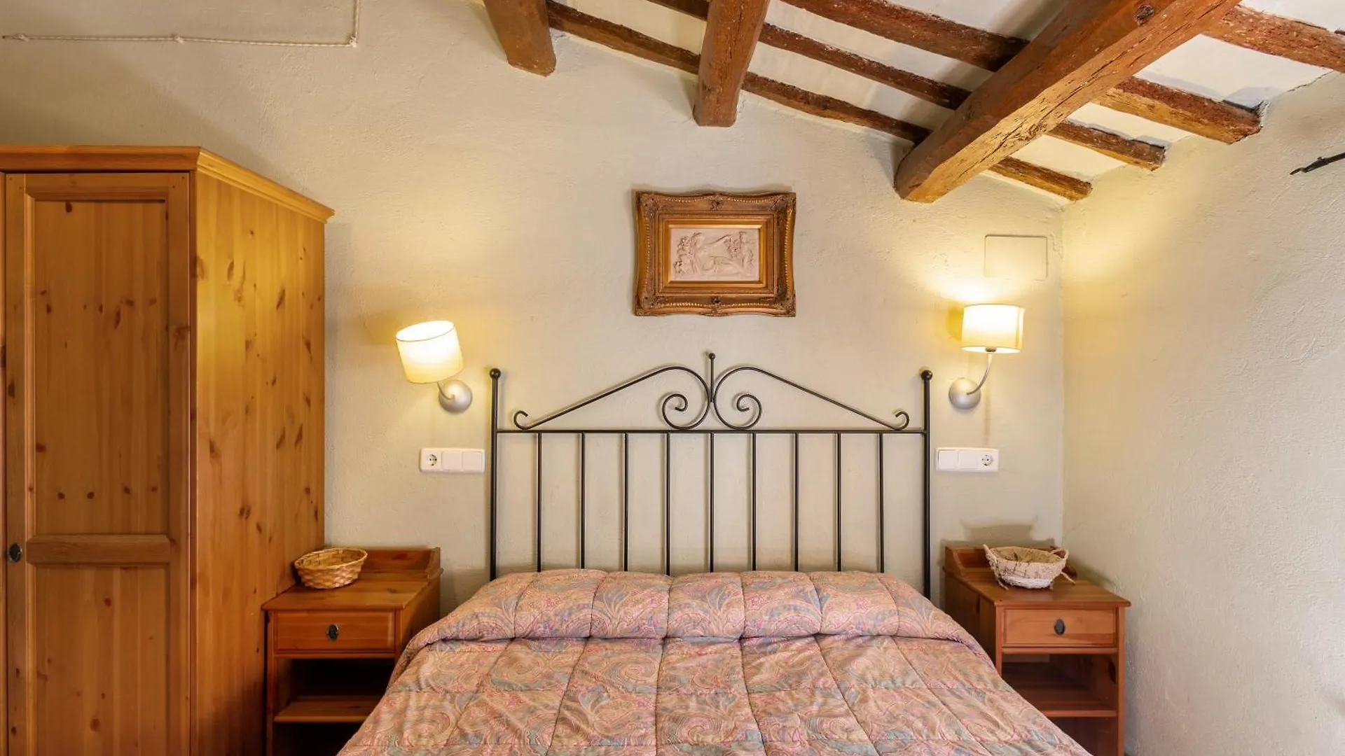 Country house Cal Contra Guest House Gelida