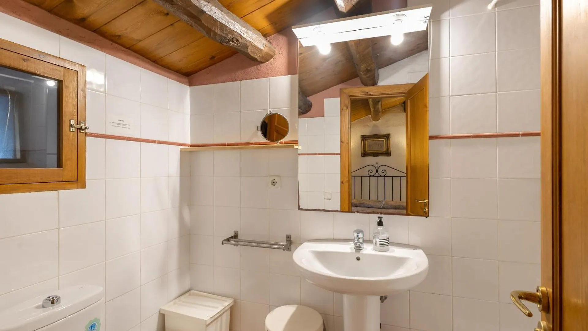 Country house Cal Contra Guest House Gelida